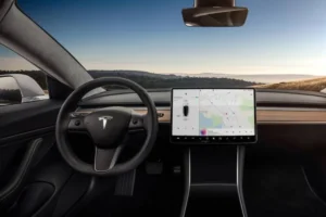 Alertas de fotomultas en Tesla: mapa del carro con una cámara marcada como favorito